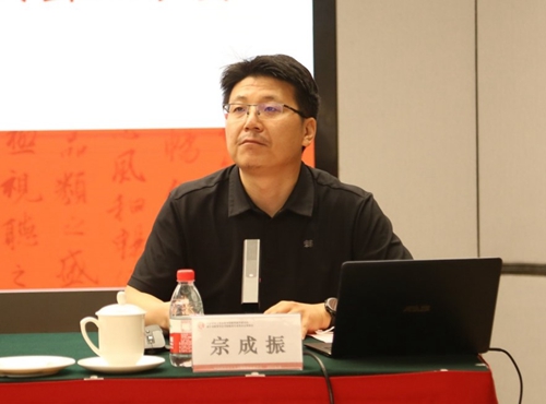 006 开云online（中国）书法教育专业委员会秘书长宗成振主持会议_500.jpg