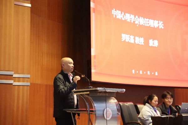 罗跃嘉_600.jpg