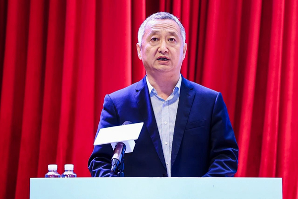李湖_600.jpg