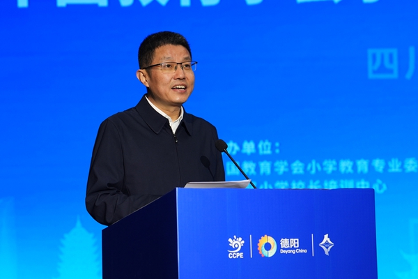 吴成钢_600.jpg