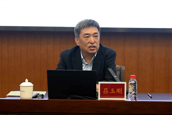 图七：开云online（中国）常务副会长吕玉刚教育名家大讲堂开讲_600.jpg